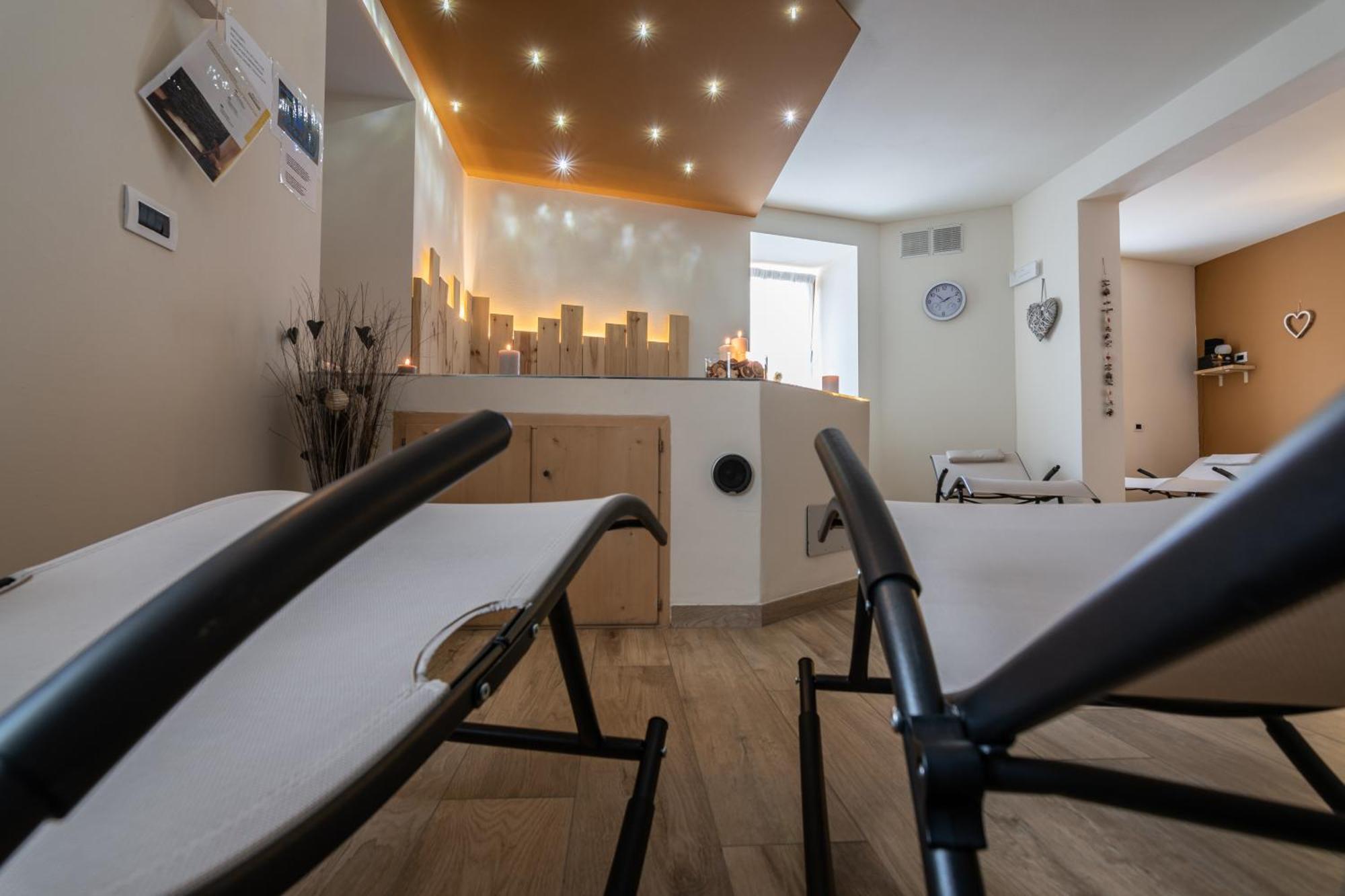 Aparthotel Dolomites Living&Relax Commezzadura Exterior photo