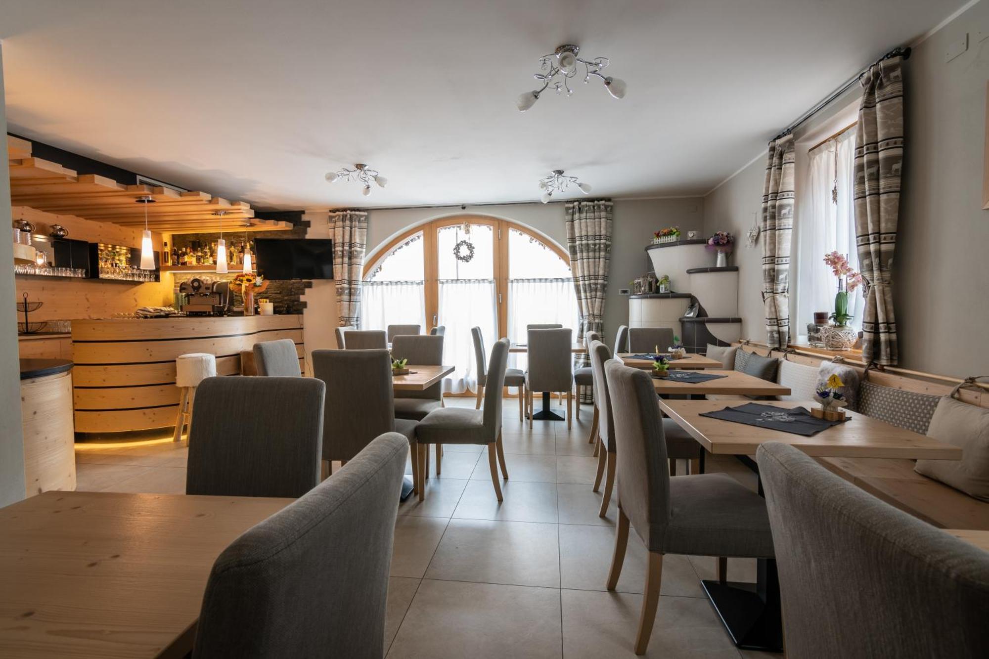 Aparthotel Dolomites Living&Relax Commezzadura Exterior photo