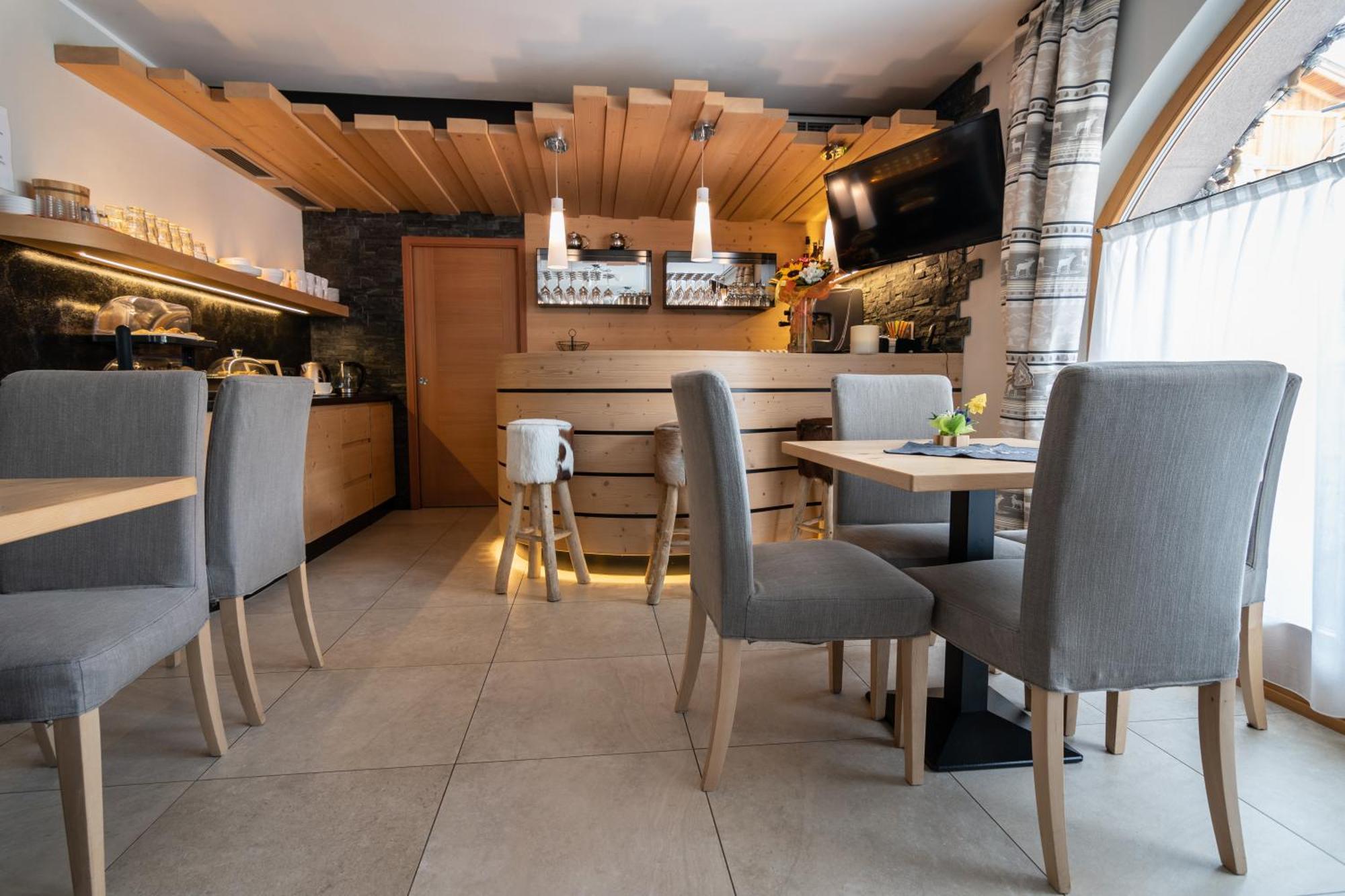 Aparthotel Dolomites Living&Relax Commezzadura Exterior photo