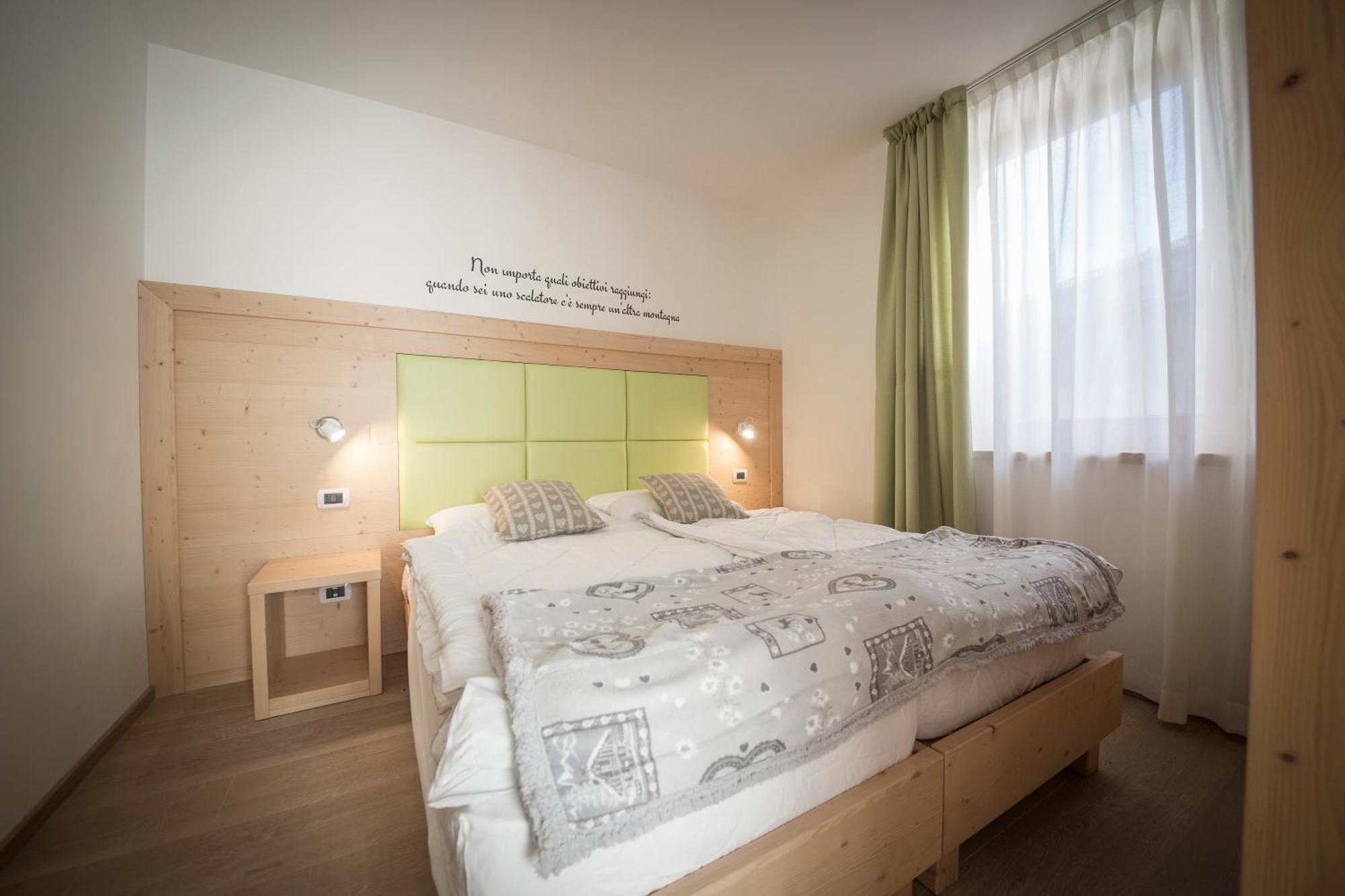 Aparthotel Dolomites Living&Relax Commezzadura Room photo