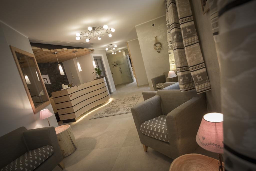 Aparthotel Dolomites Living&Relax Commezzadura Exterior photo