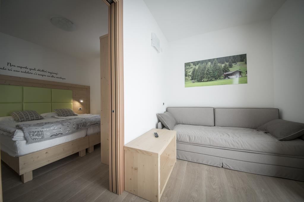 Aparthotel Dolomites Living&Relax Commezzadura Room photo